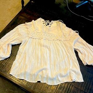 Vine & Love beautiful flowy top sz M NEW